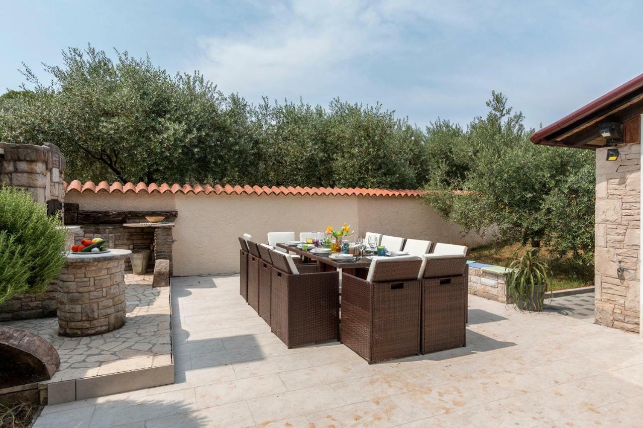 Villa Sunshine Pula Exterior photo